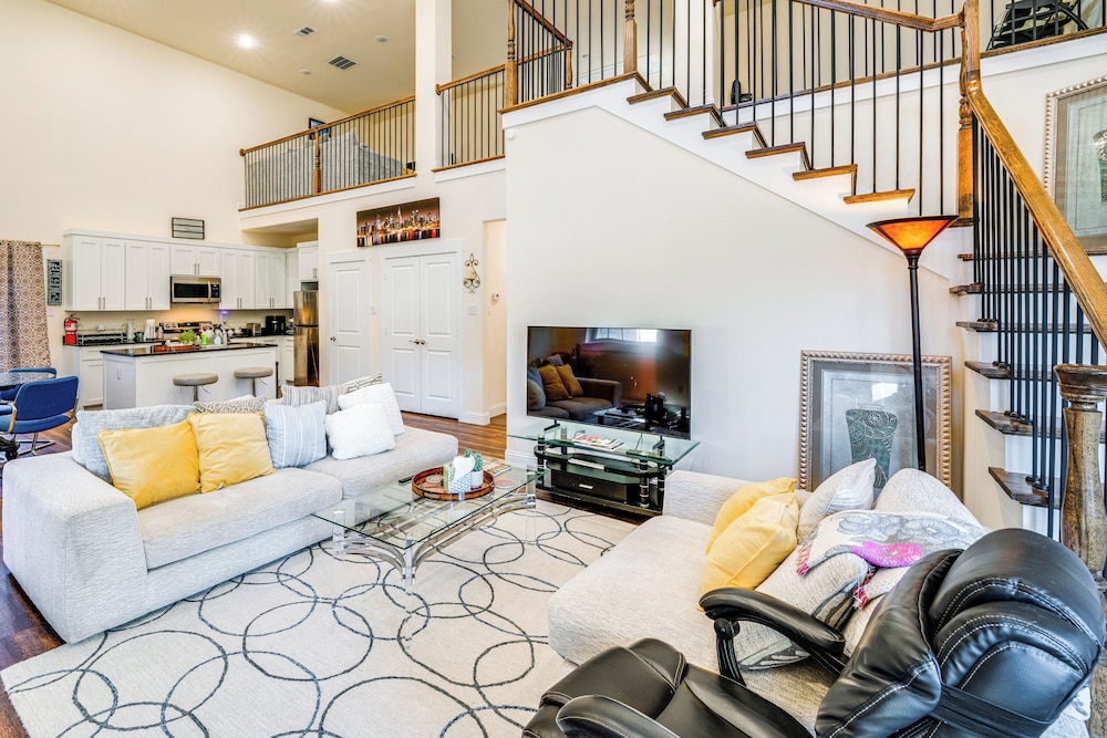 Walk to Historic Dtwn: Mckinney Family Retreat in Mckinney, United States