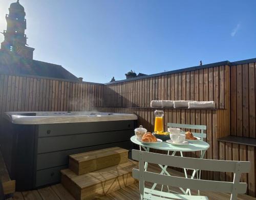 La Maison du Quai Triplex de Charme 4 Etoiles En Hyper Centre Avec SPA — 4-Star Luxury Hotel in Landerneau, France