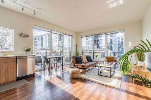 Close Downtown Modern Apartment Pet Friendly WiFi Rooftop views — 4-Star Luxury Hotel in Seattle, United States