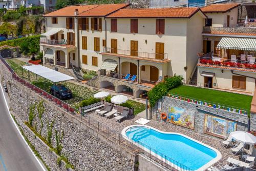 Appartamento Emma in Villa Laura — 4-Star Luxury Hotel in Scala, Italy