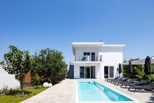Cyan Viewpoint House Near Lake Kourna — 4-Star Luxury Hotel in Georgioupolis, Greece