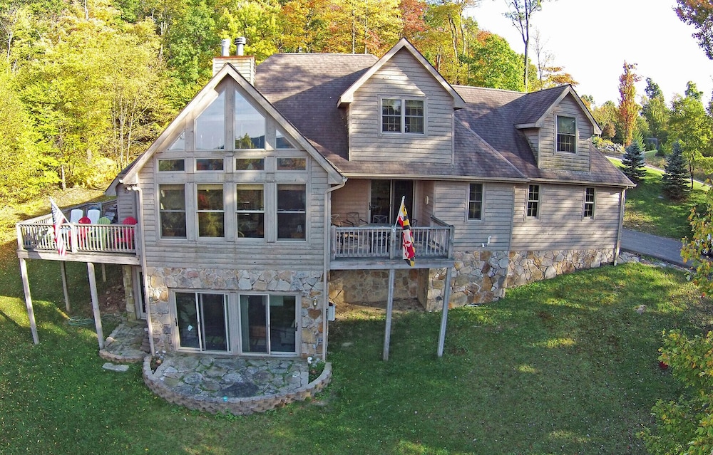 Moon Tower House - featured photo