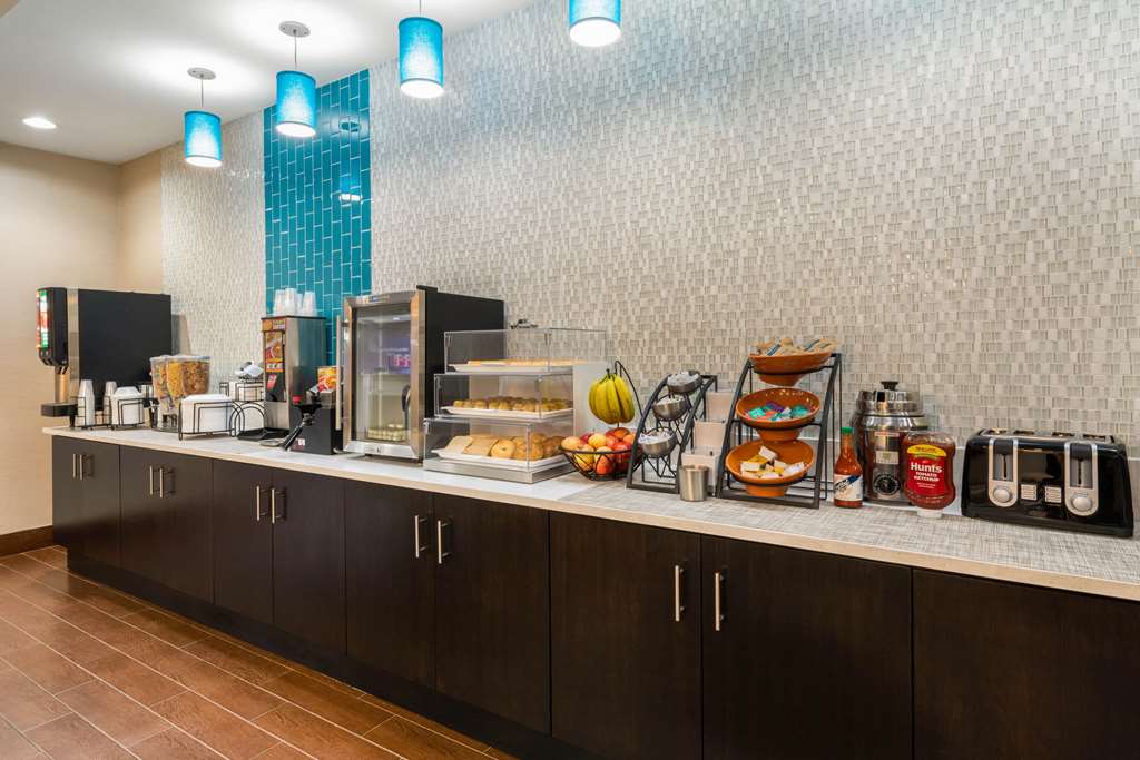 La Quinta Inn & Suites by Wyndham Boutte - photo 28