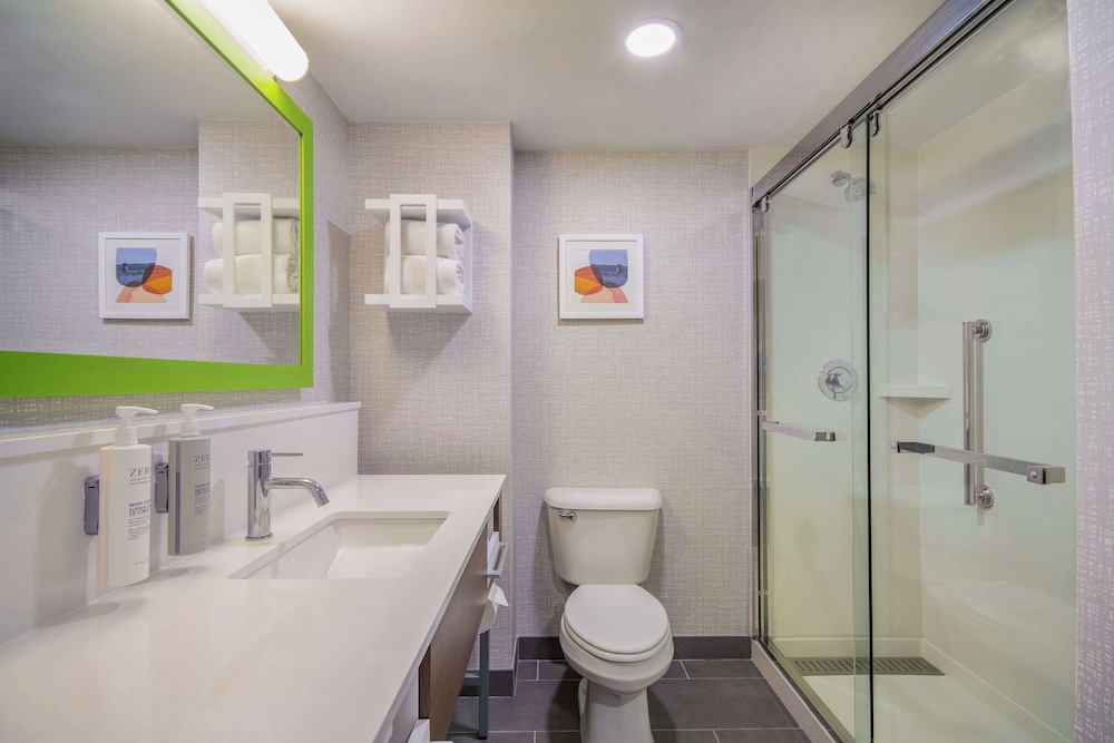 Hampton Inn East Aurora - photo 28