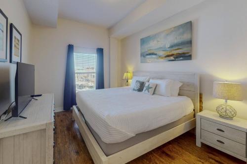 305 Madeira Bay Resort - photo 37