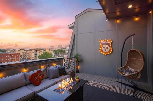 Luxury Nashville Fire Table Balcony & City Views — 4-Star Luxury Hotel in Nashville, United States
