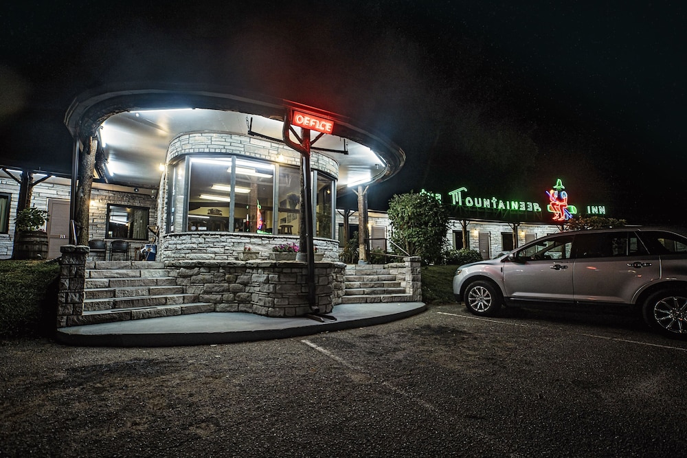 The Mountaineer Inn - photo 23