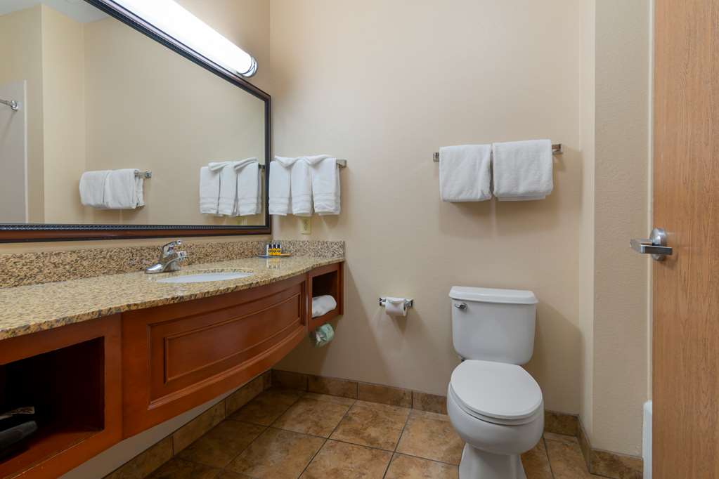 Best Western Plus Butterfield Inn - photo 23