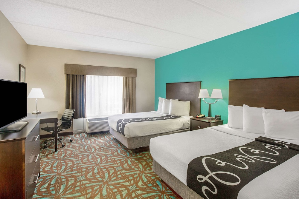 La Quinta Inn & Suites by Wyndham Sarasota I75 - photo 6
