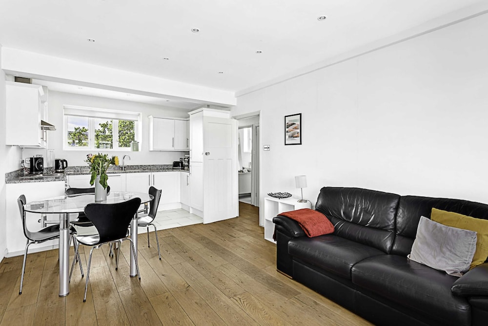 1 bed London Bliss: Putney Gem — 4-Star Luxury Hotel in London, United Kingdom
