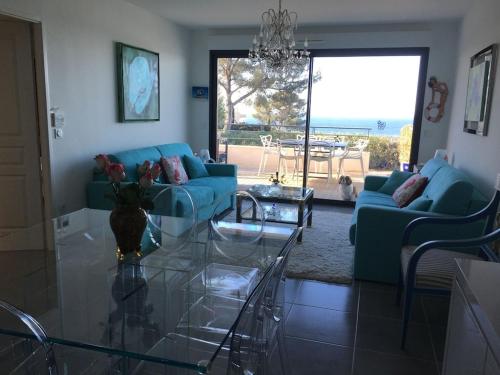 Charmant F3 Vue Mer Avec Piscine in Bandol, France