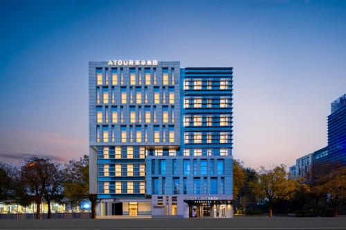 Atour Light Hotel Shanghai Daning International Shibei High tech Park — 4-Star Luxury Hotel in Shanghai, People's Republic of China