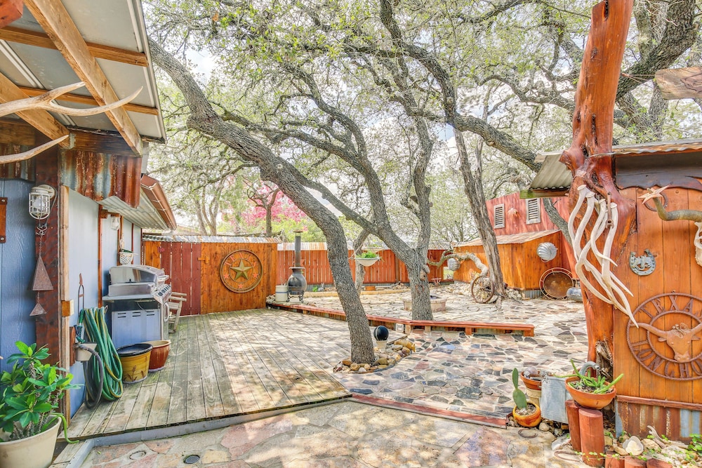Kerrville Vacation Rental W Colorful Courtyard 18278905 — Kerrville