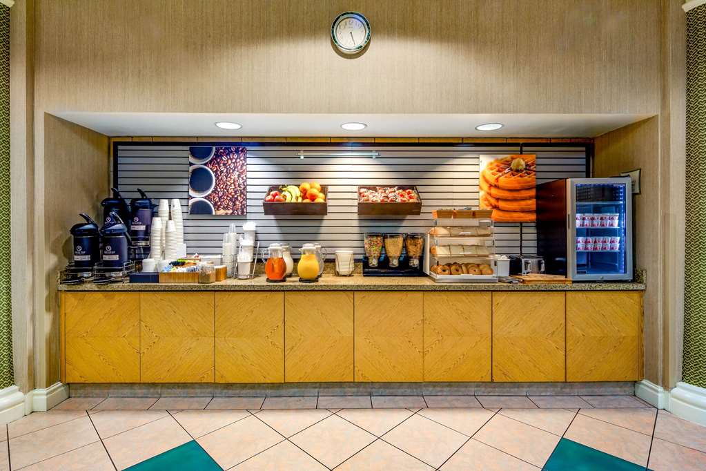 La Quinta Inn & Suites by Wyndham Fremont Silicon Valley - photo 25