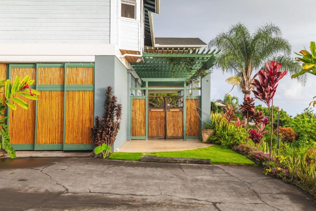 Affordable Luxury On One Acre — Kailua Kona