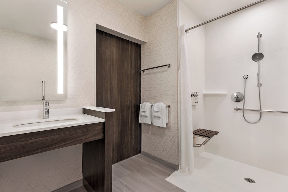 Holiday Inn Express and Suites Rhinelander by IHG - photo 26