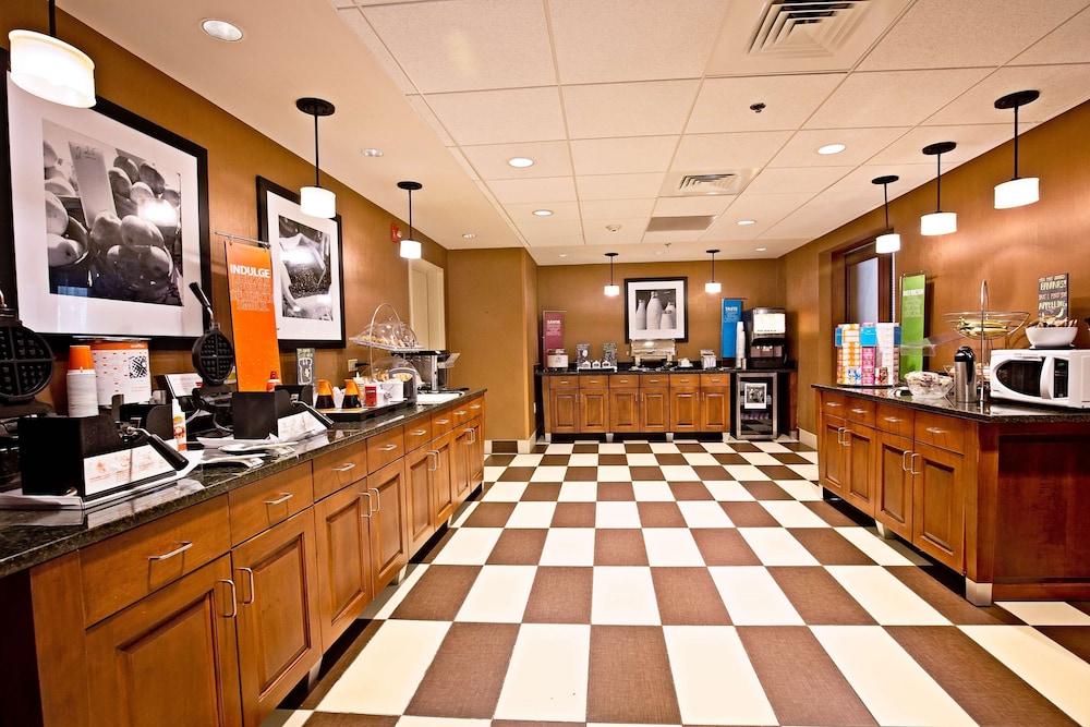 Hampton Inn & Suites Jacksonville - photo 51