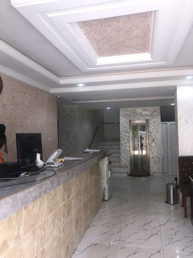 Wuse Penthouse - carbon neutral hotel in Abuja