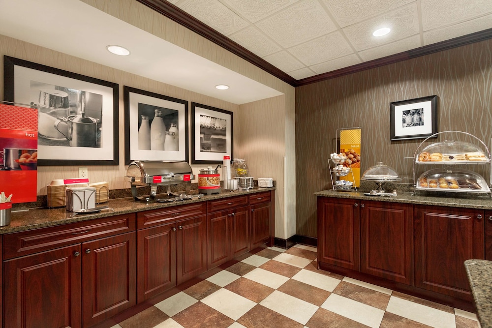 Hampton Inn Detroit Roseville - photo 29