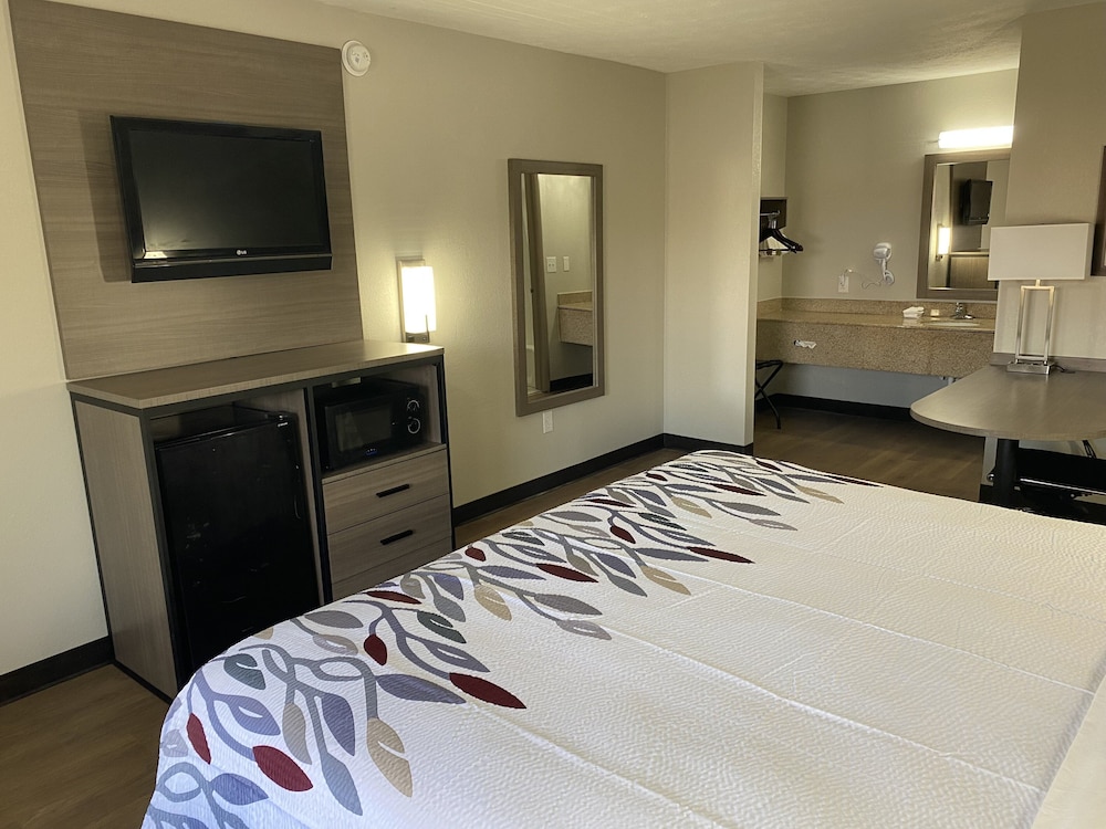 Red Roof Inn Jacksonville AL - photo 12