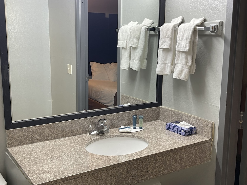 Baymont Inn & Suites Horn Lake Southaven - photo 24