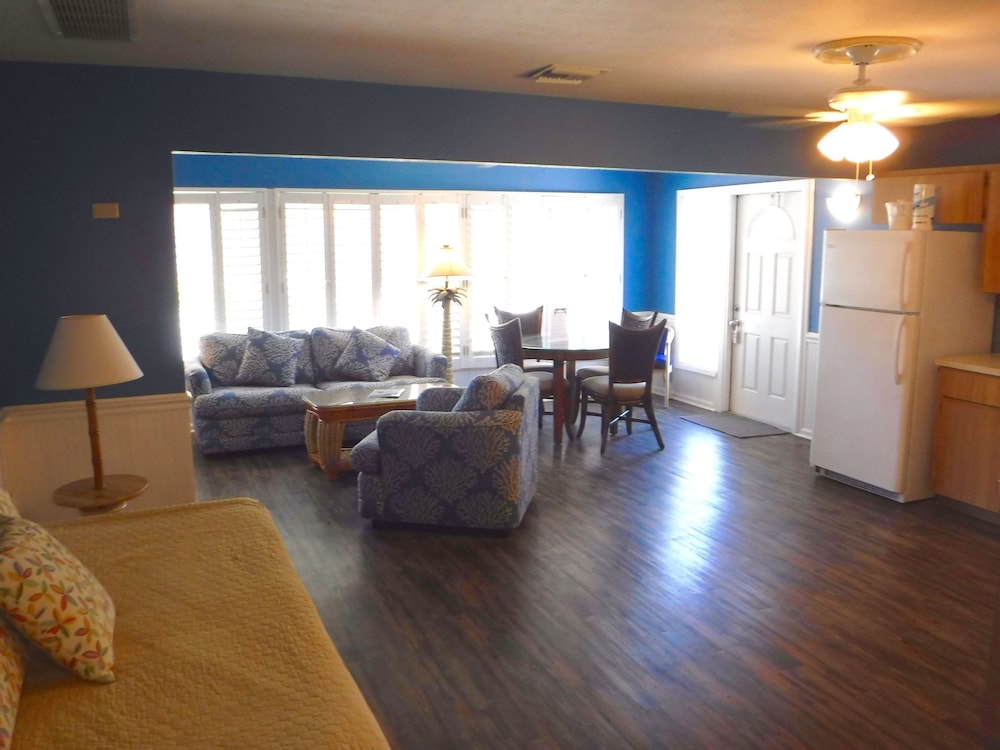 Waterside Inn on the Beach - photo 15