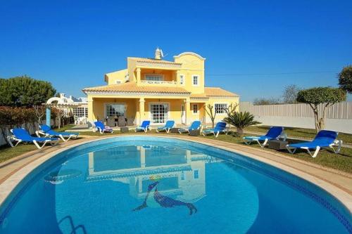 Villa Linda Palace — 4-Star Luxury Hotel in Guia, Portugal