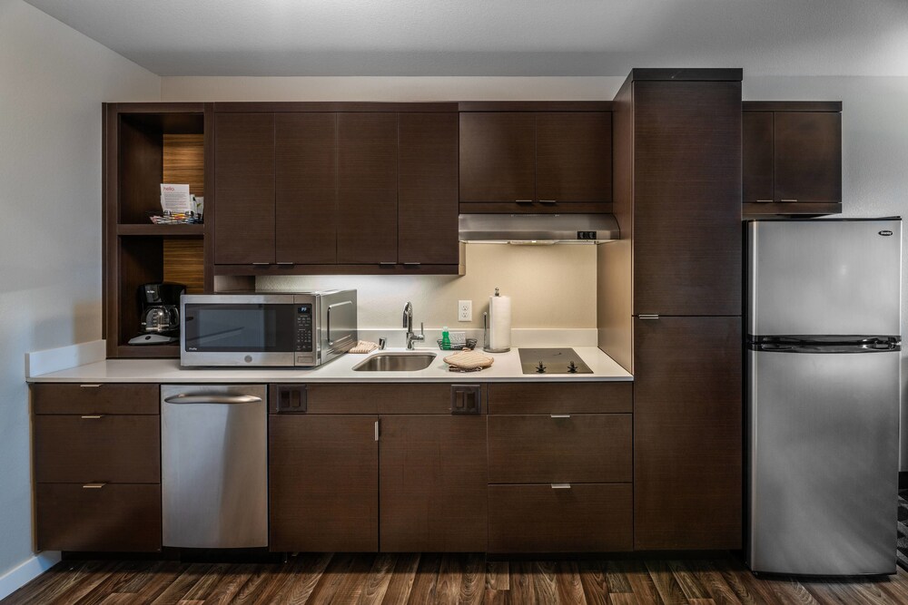 TownePlace Suites by Marriott Milwaukee Oak Creek - photo 6