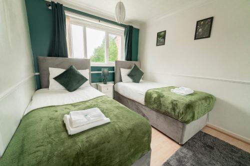 3BR House By Hyped Properties Short Term Rental Agency With Free Parking & WiFi Birmingham — 4-Star Luxury Hotel in Birmingham, United Kingdom