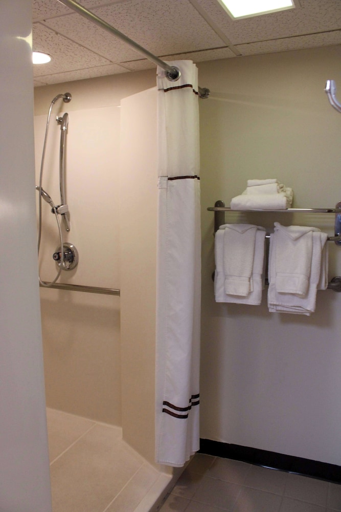 Fireside Inn & Suites Gilford - photo 41