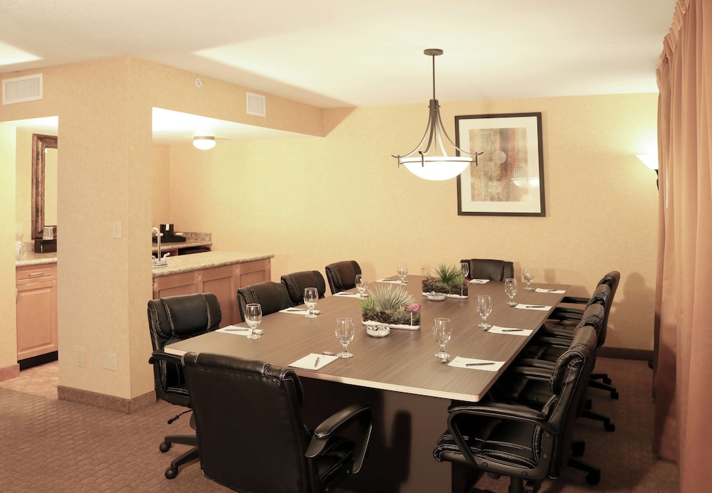 Embassy Suites by Hilton Phoenix Airport - photo 5