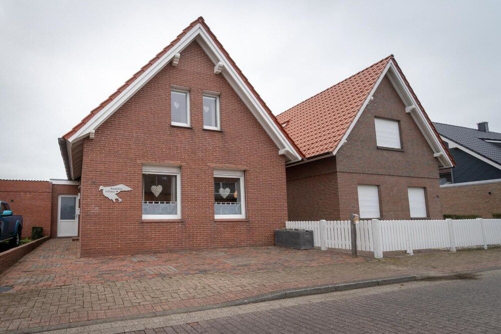 Reede Hus Alfonso — 4-Star Luxury Hotel in Borkum, Germany