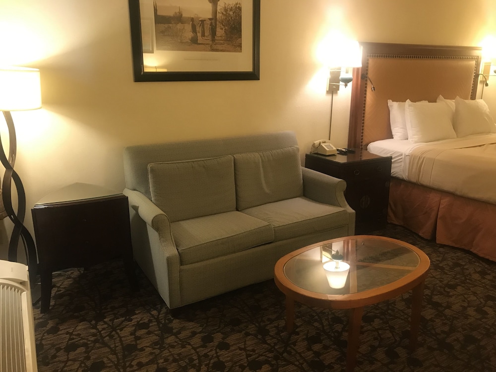 Travelers Inn & Suites - photo 14