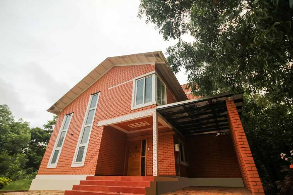 Oyo 48704 Rashi Farms in Hubli, India