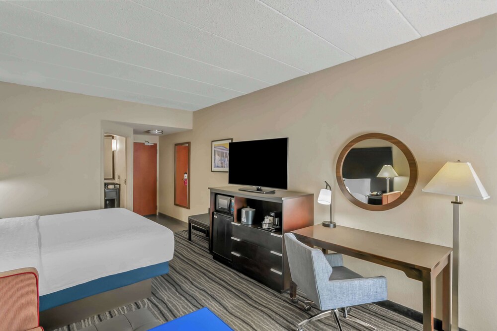 Hampton Inn Bowie - photo 15