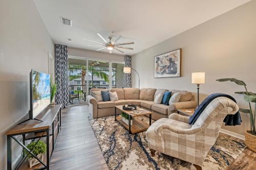 Golf Condo Resort Pool LakeView 10mi to beaches — 4-Star Luxury Hotel in Naples, United States
