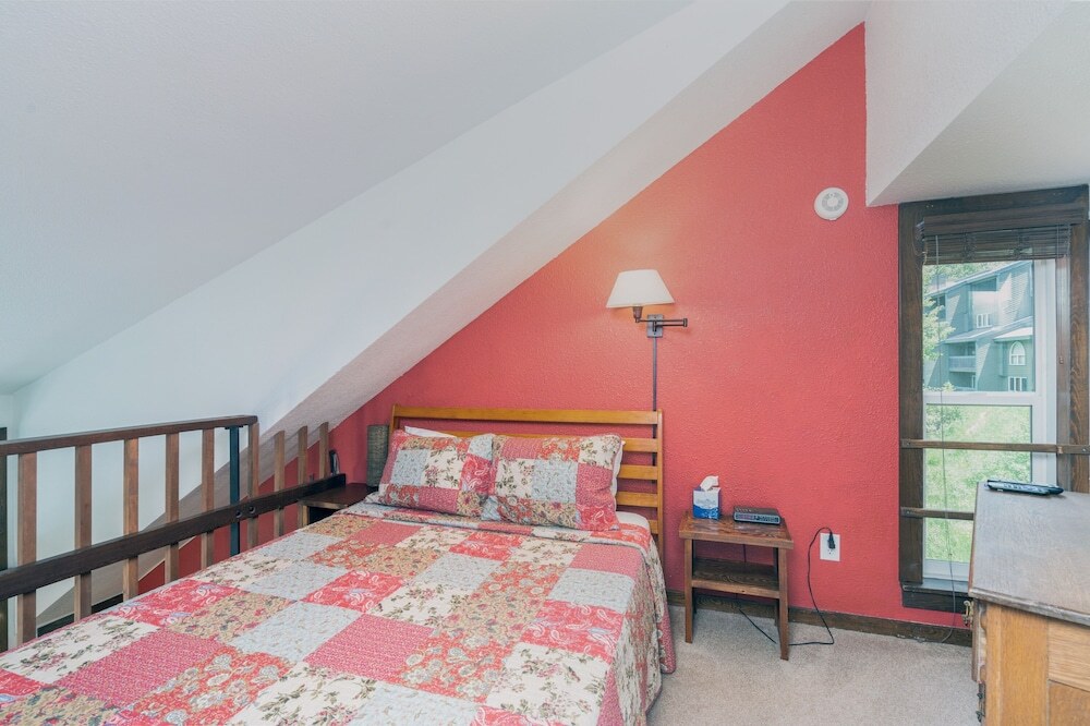 Manitou Lodge 11 Hotel Room by Alpine Lodging Telluride - photo 4