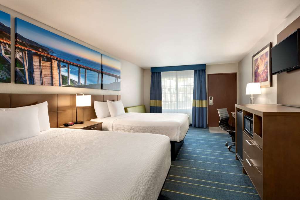 Days Inn & Suites by Wyndham Anaheim At Disneyland Park - photo 13