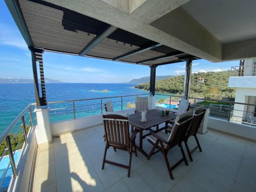 Villa Seaview — 4-Star Luxury Hotel in Pteleos, Greece