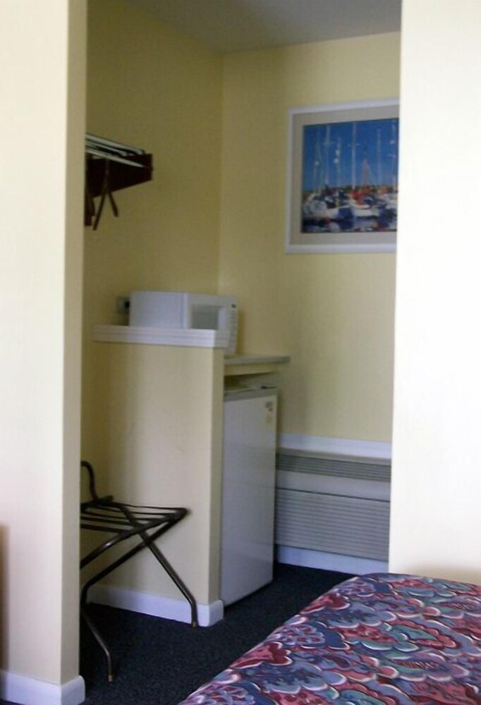 The Weathervane Motel - photo 8