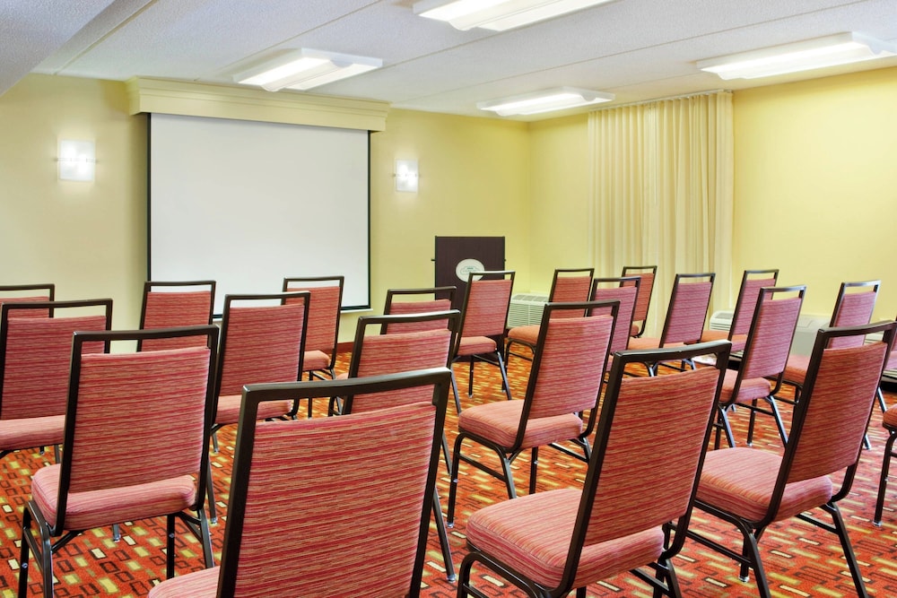Courtyard by Marriott Columbus - photo 17