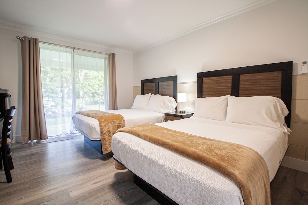Hampton's Vacation Inn - photo 9