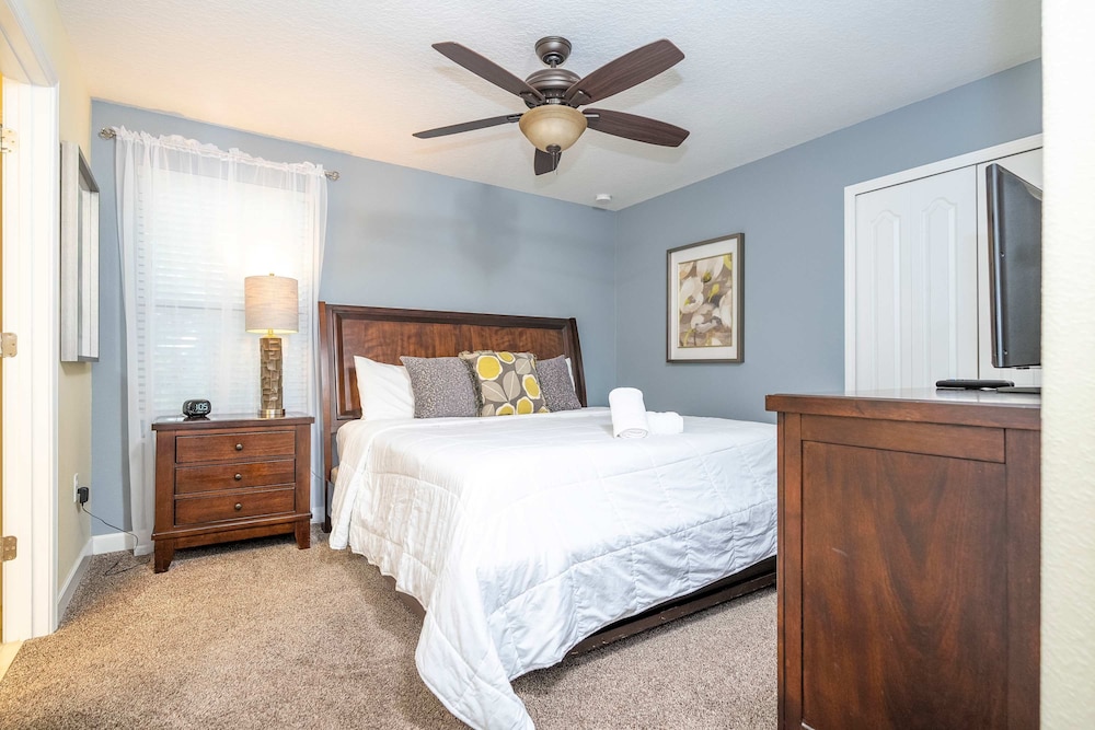 1400 Stunning 8bed with amazing game room - photo 52