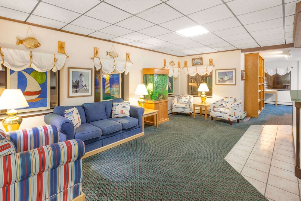 Days Inn by Wyndham Alpena - photo 3