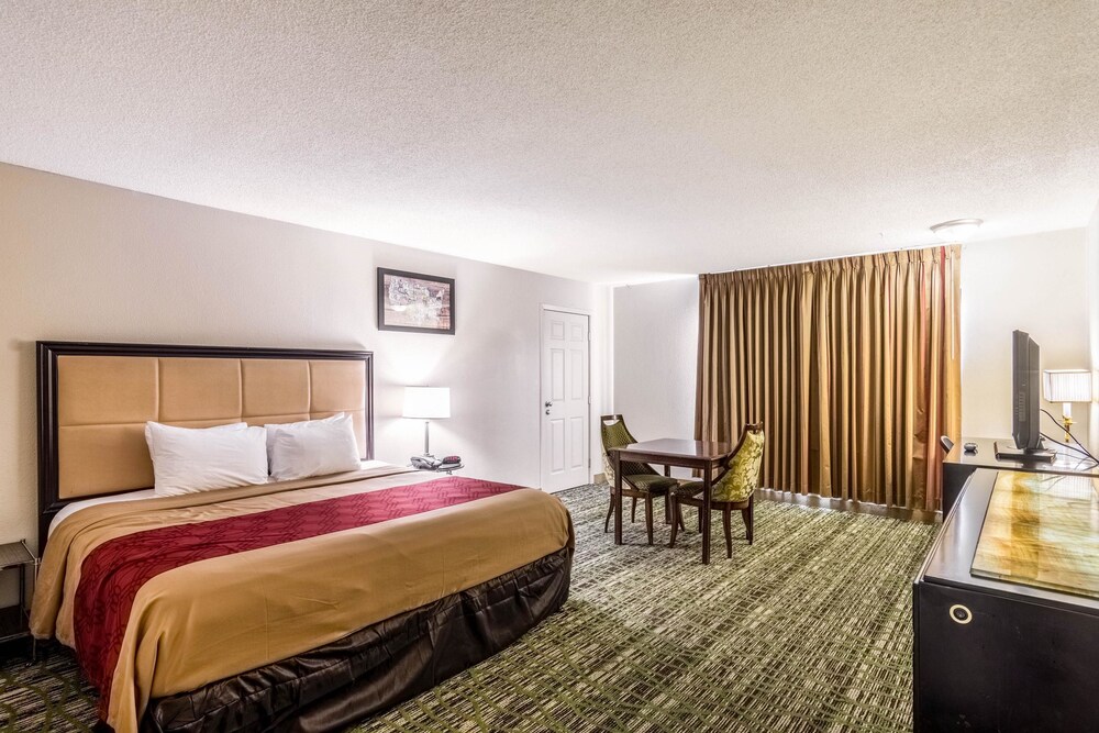 Rodeway Inn & Suites Fresno - photo 9