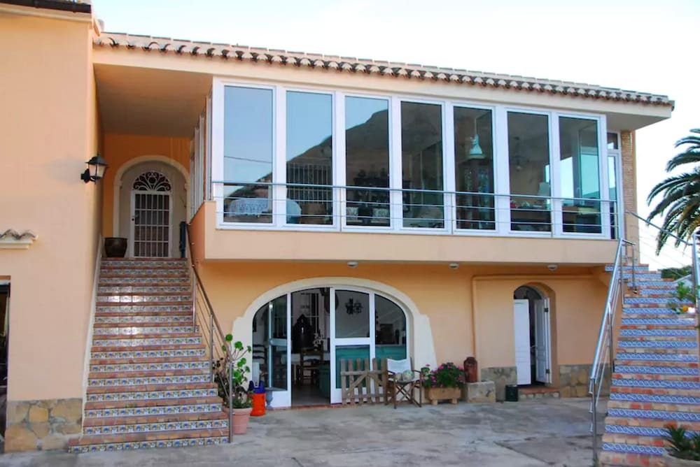 Seaside villa in Jávea with private pool — 4-Star Luxury Hotel in Javea, Spain