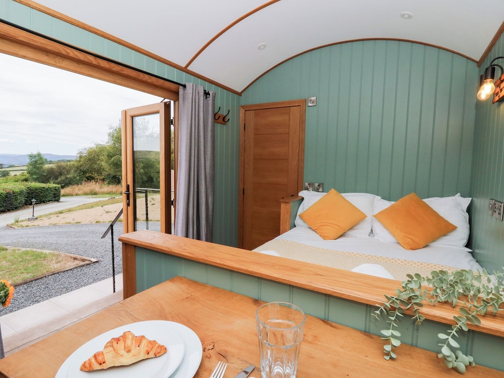 Dam View Shepherds Hut — Rhayader — photo 3