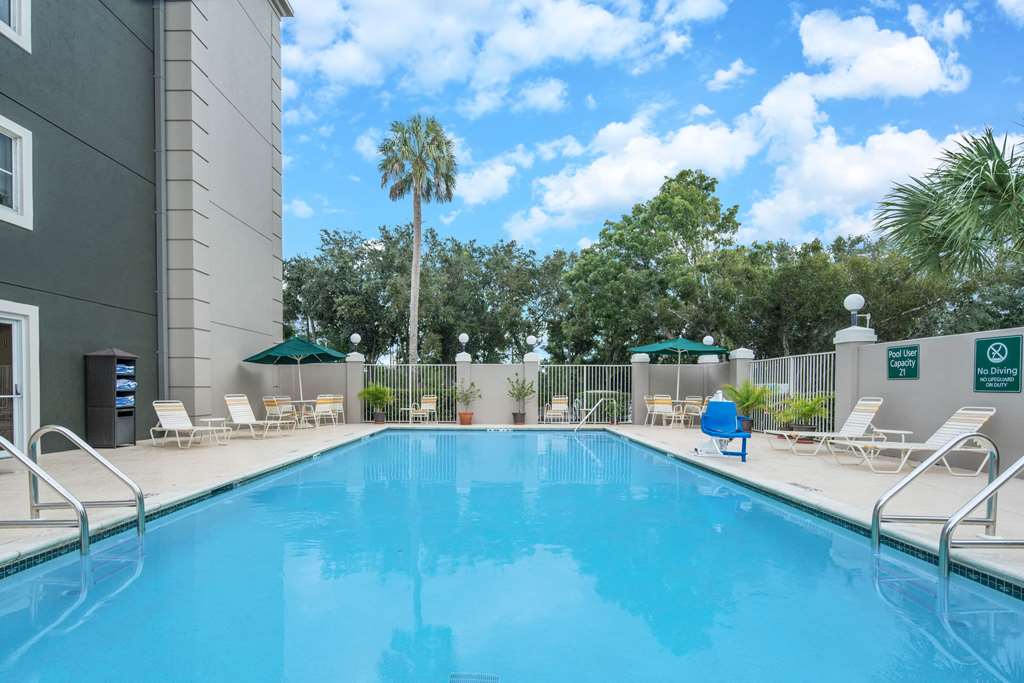 La Quinta Inn & Suites by Wyndham Naples East - photo 8