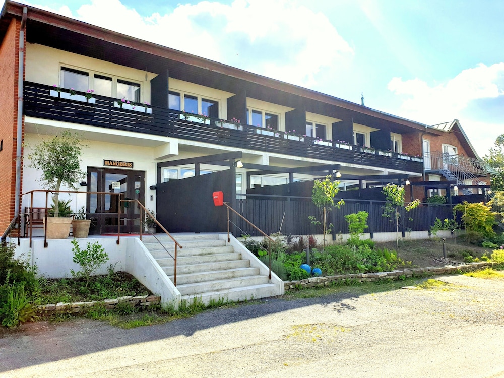 L Authentique - carbon neutral hotel in Aubigny