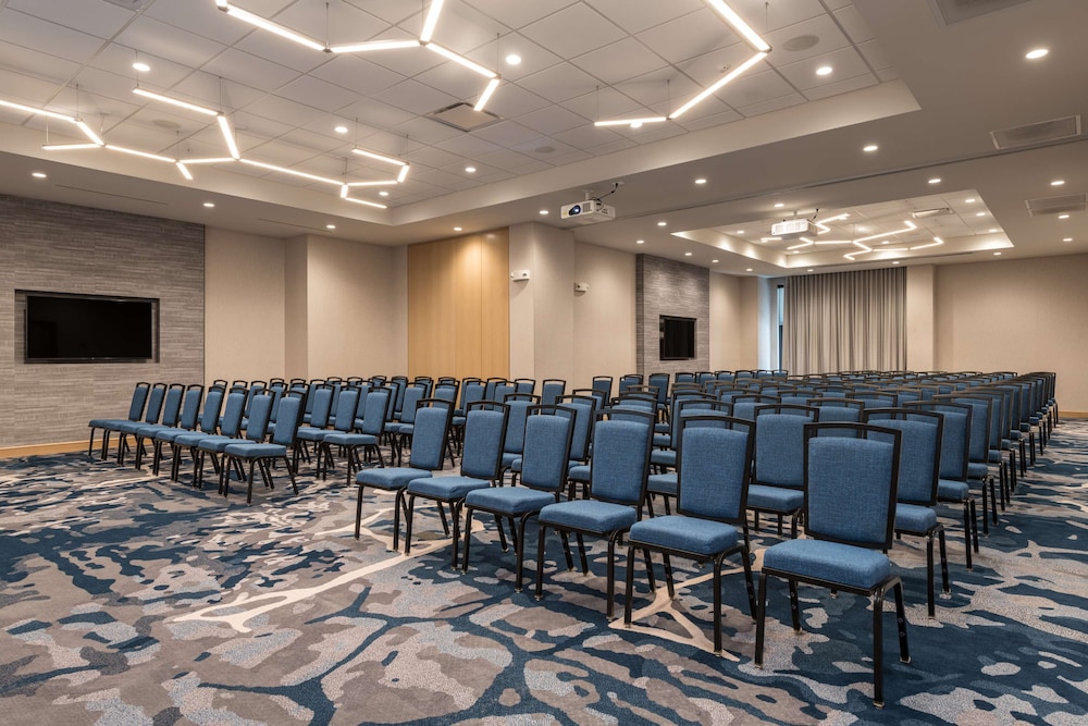 Hilton Garden Inn Boston Canton - photo 34